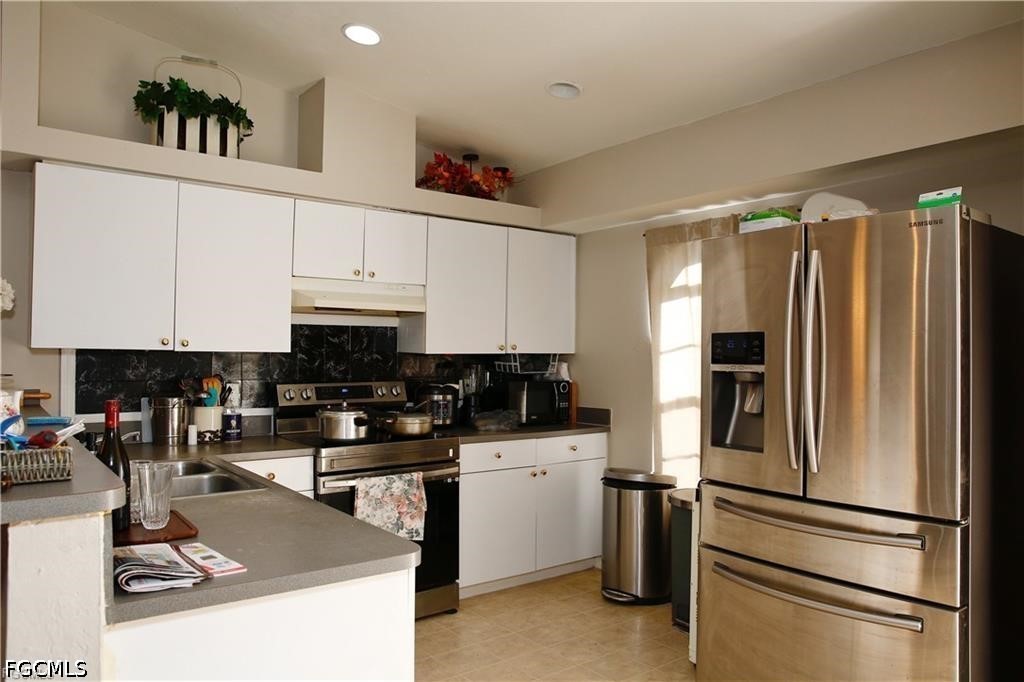 1809 SW Santa Barbara Place