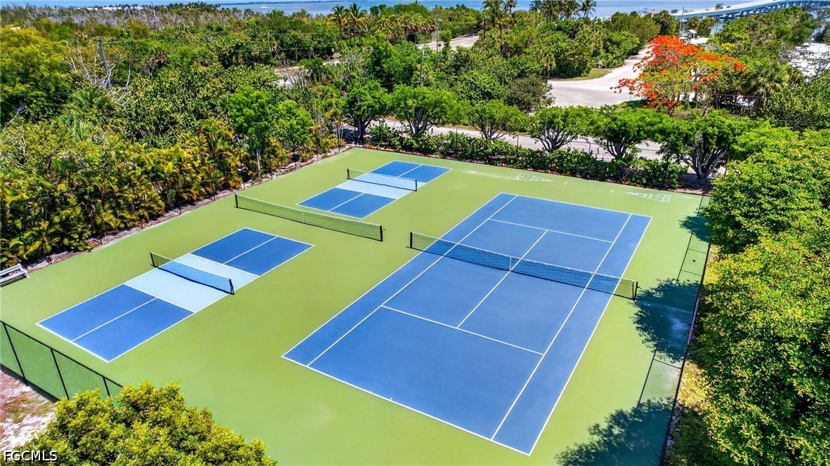 1250 Tennisplace Court, Apt D33