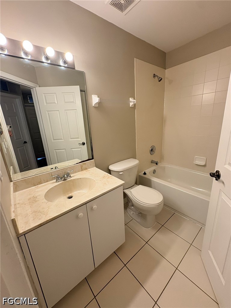 3643 Pine Oak Cir, Apt 105