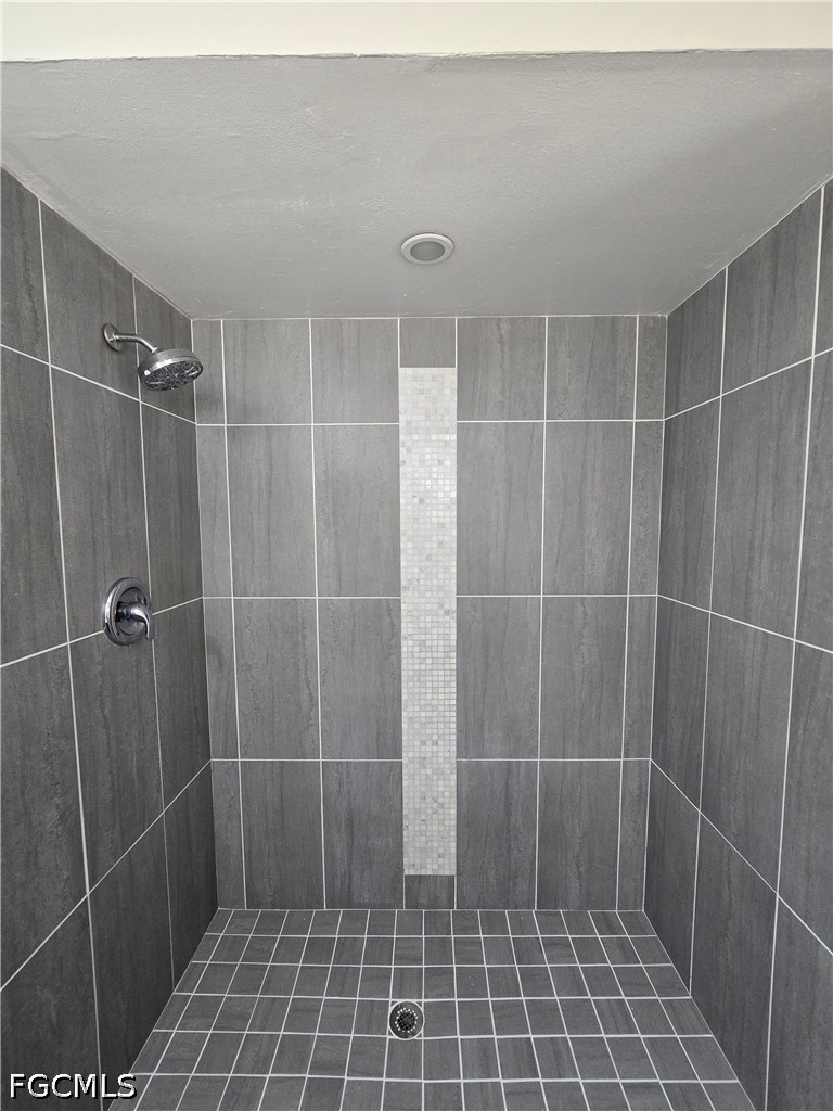 702 SE 47th Street, Apt 4