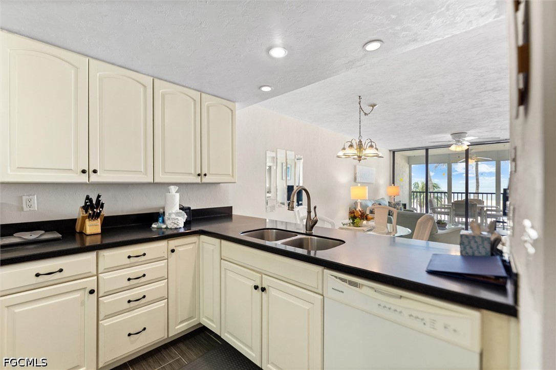 6400 Estero Boulevard, Apt 301