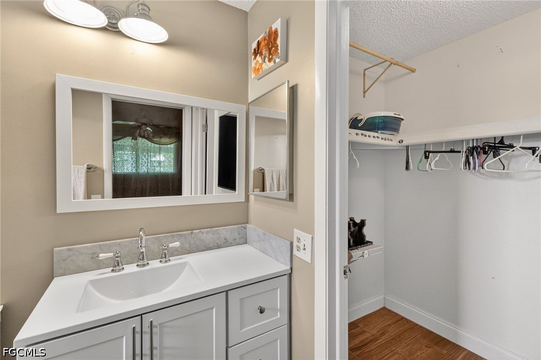 5240  Versaille Court