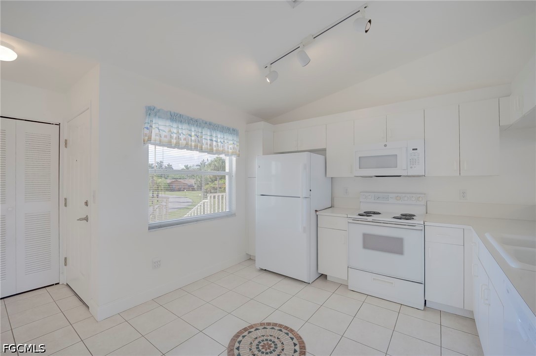 5709 Foxlake Drive, Apt 208
