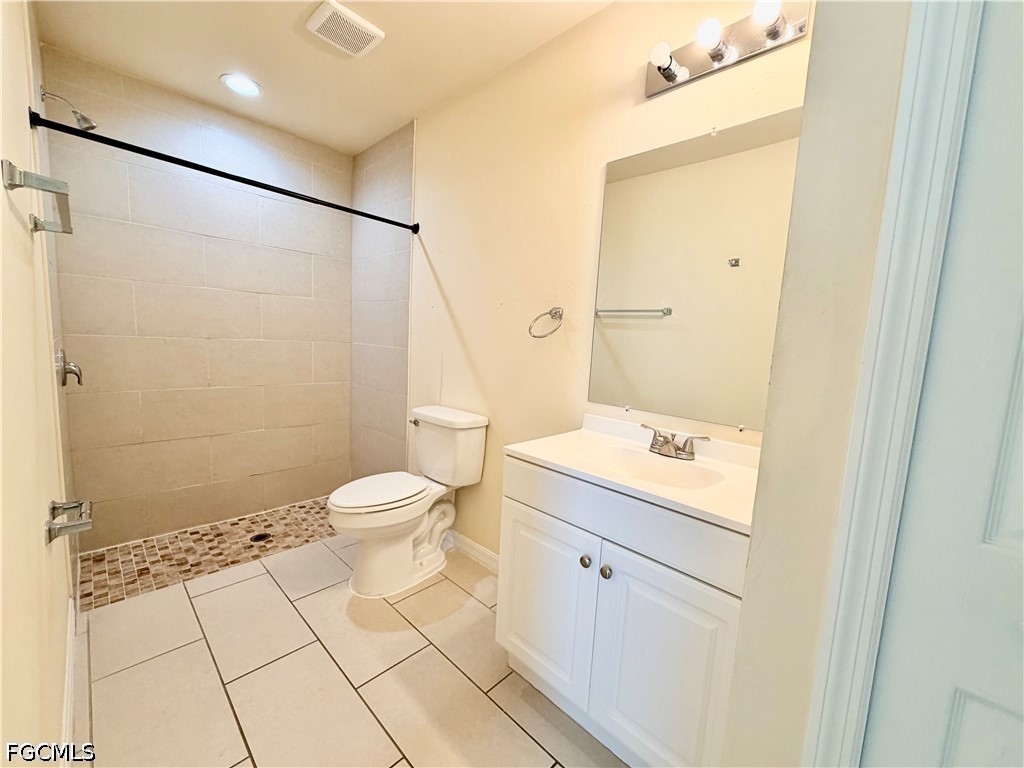 1044 NE 8th Place, Apt 1104