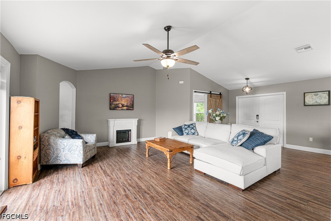 5013  Dania Circle