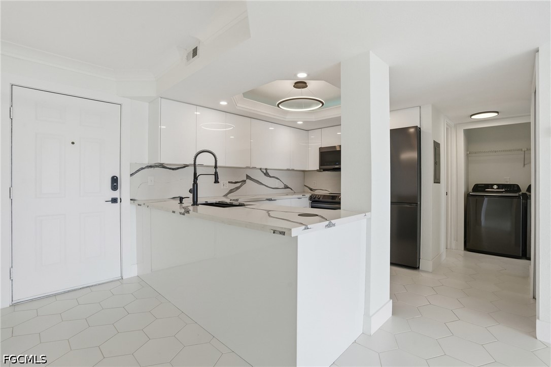 2885 Palm Beach Boulevard, Apt 402