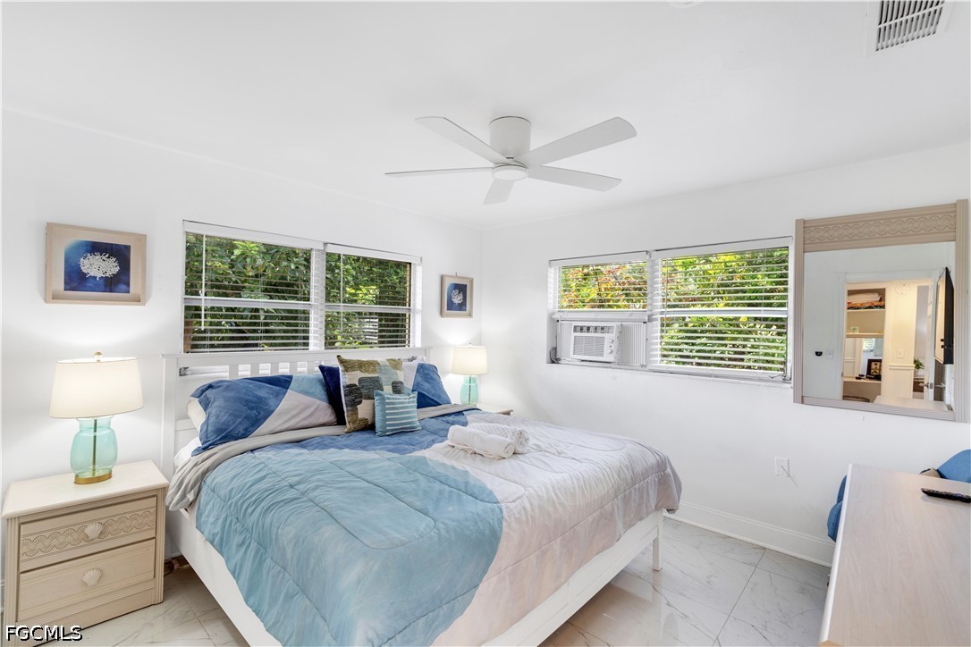 4913 Vincennes Street, Apt 3