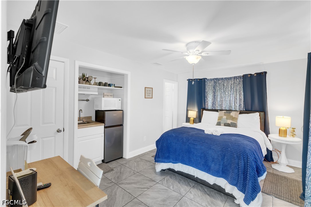 4913 Vincennes Street, Apt 4