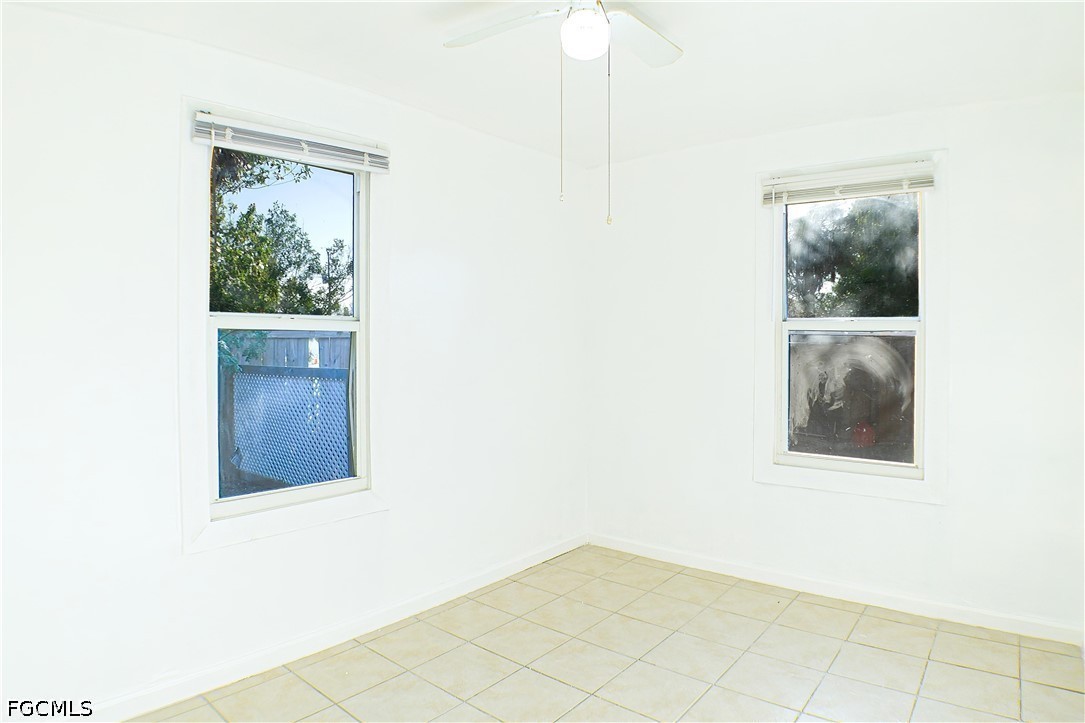 3042  douglas Avenue