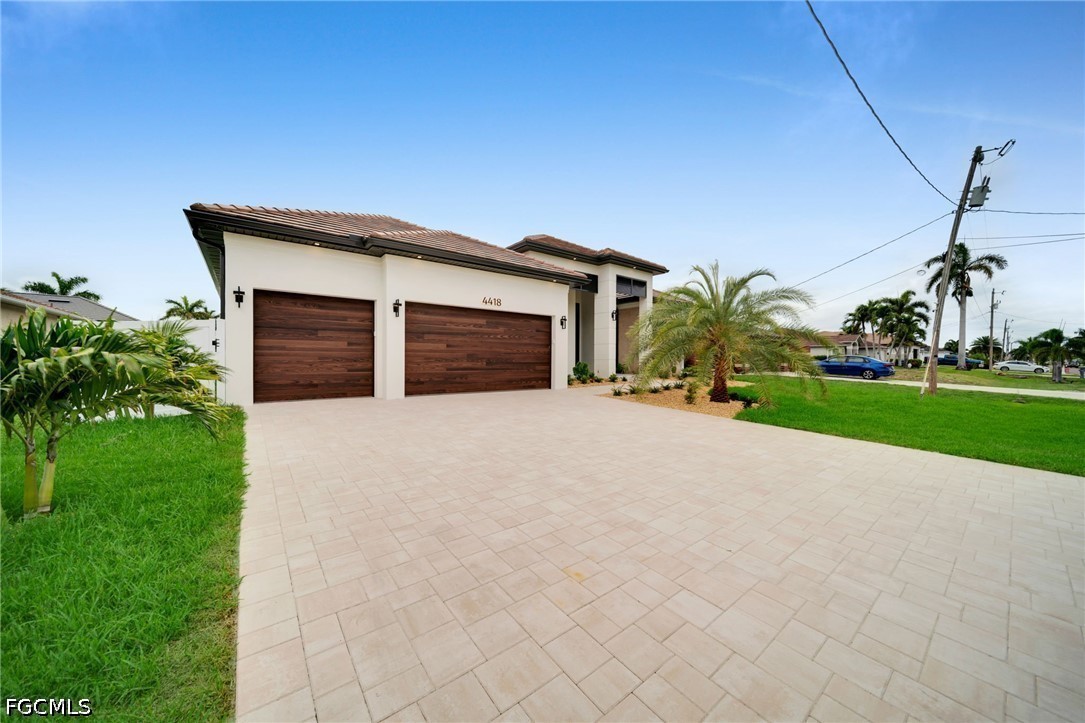 4418 SW 25th Place
