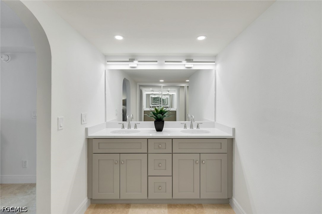 538 Estero Boulevard, Apt 304