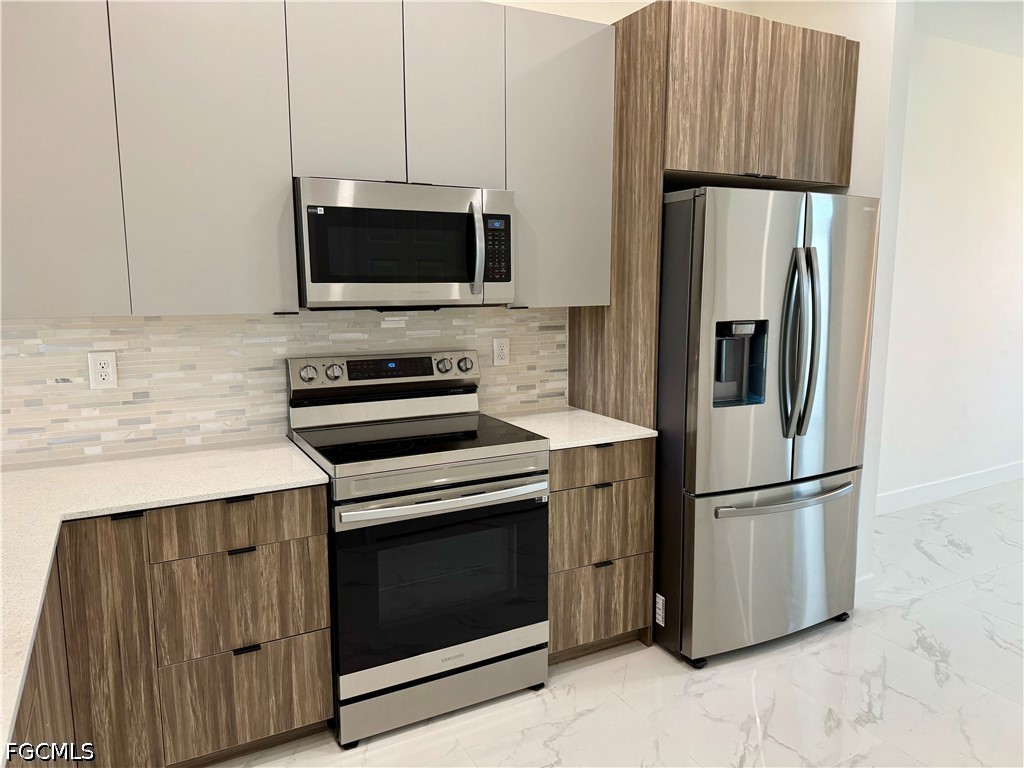 1208 NW 25th Place