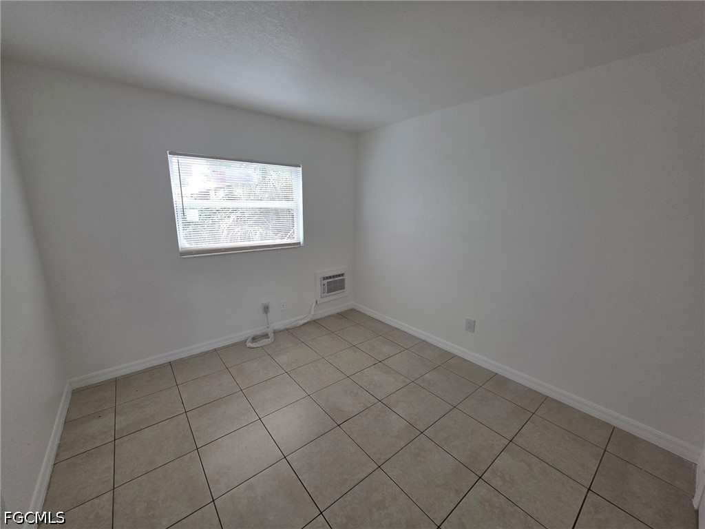 2452 Stella Street, Apt 105