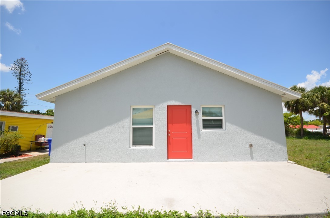 2225 Carver Avenue