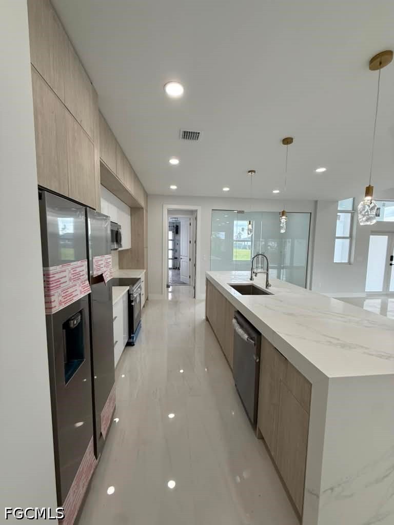 2835 NE 5th Place