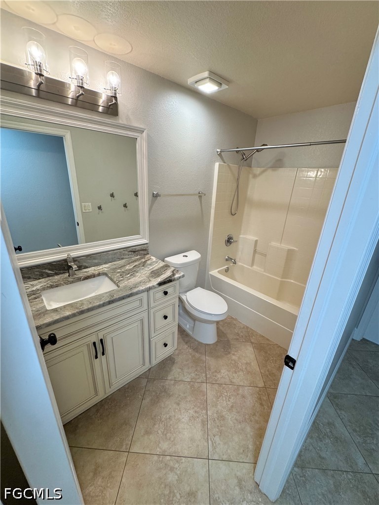 3829 SW 17th Place