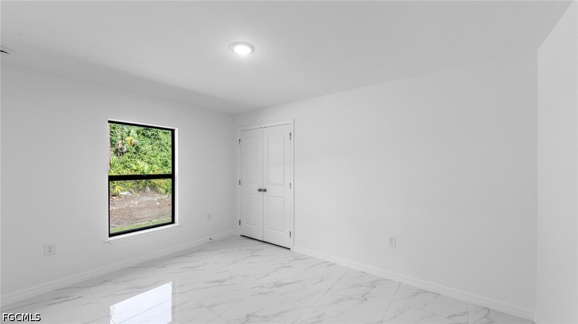 1051  Sentinela Boulevard