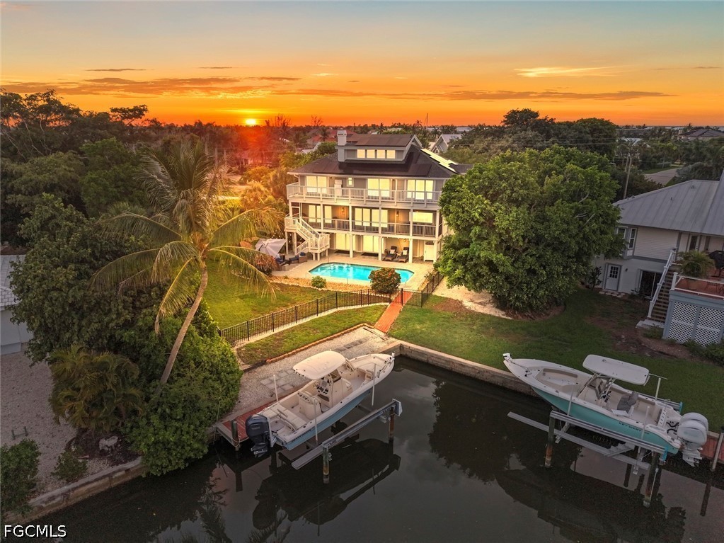 1048  Kings Crown Drive