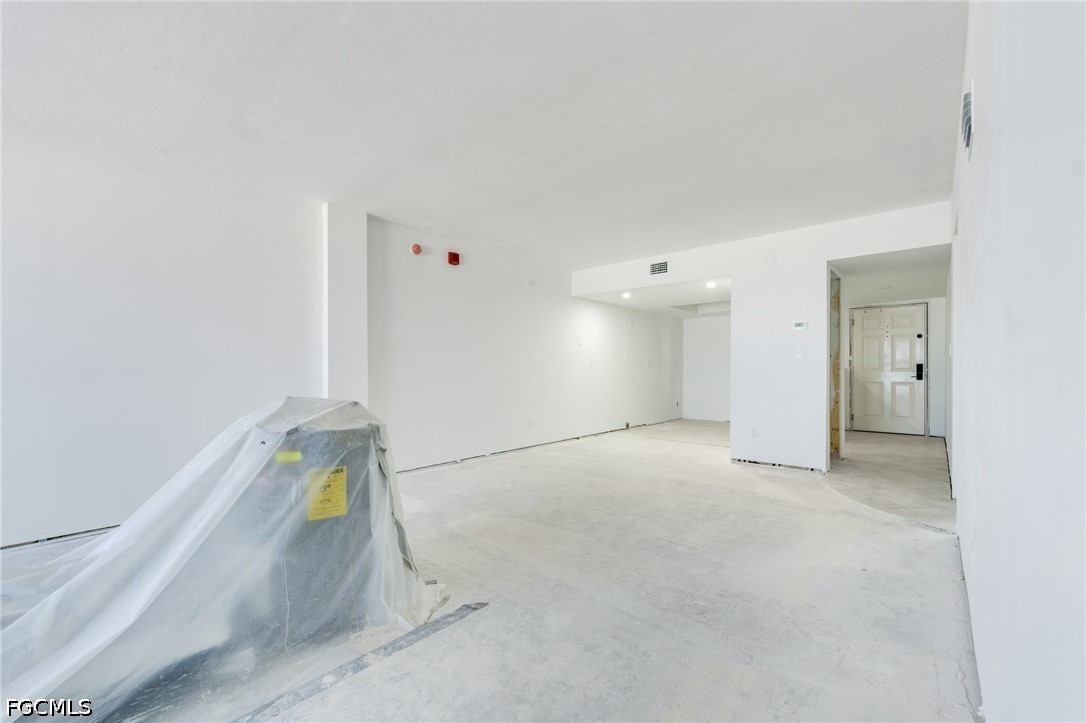 7700 Estero Boulevard, Apt 402