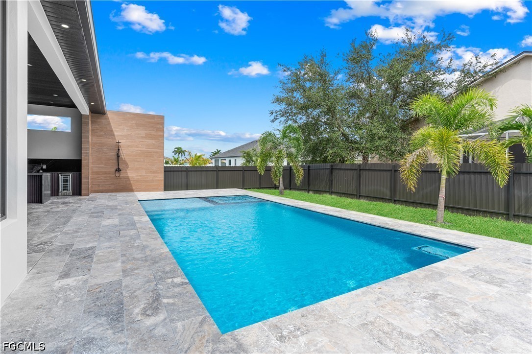 105 SW 33rd Place