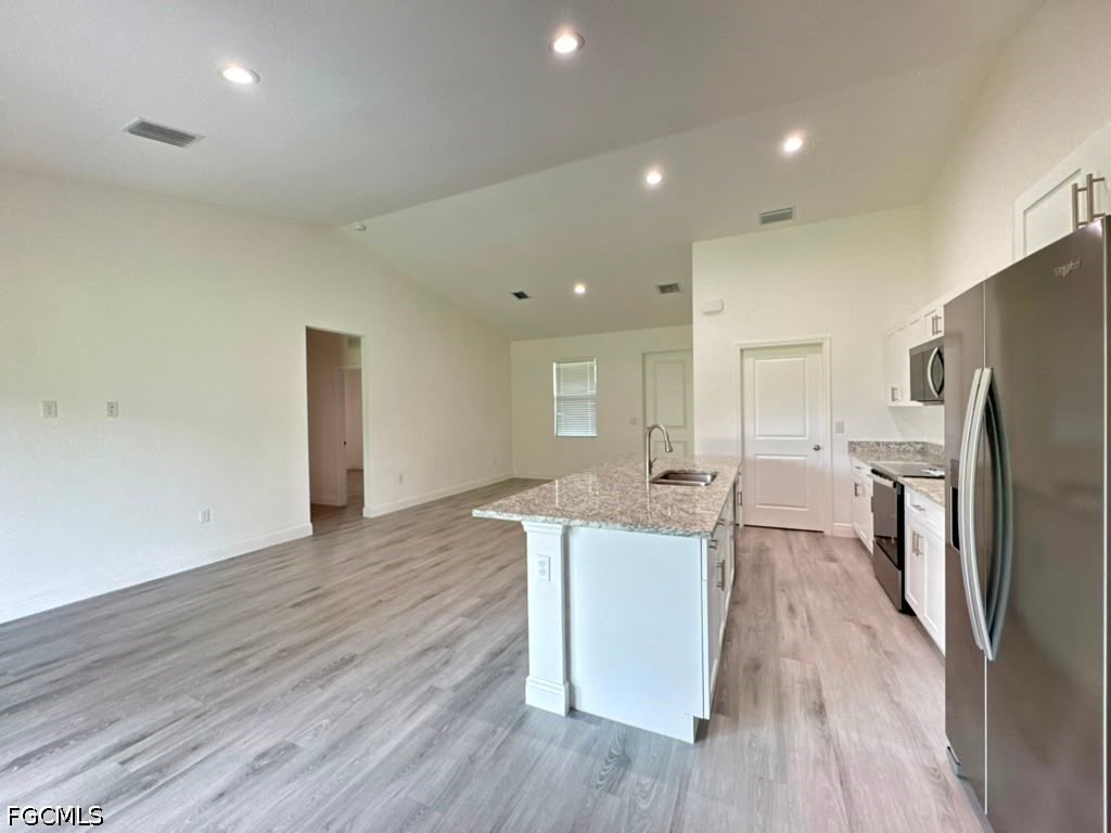 537 GREENBRIAR Boulevard