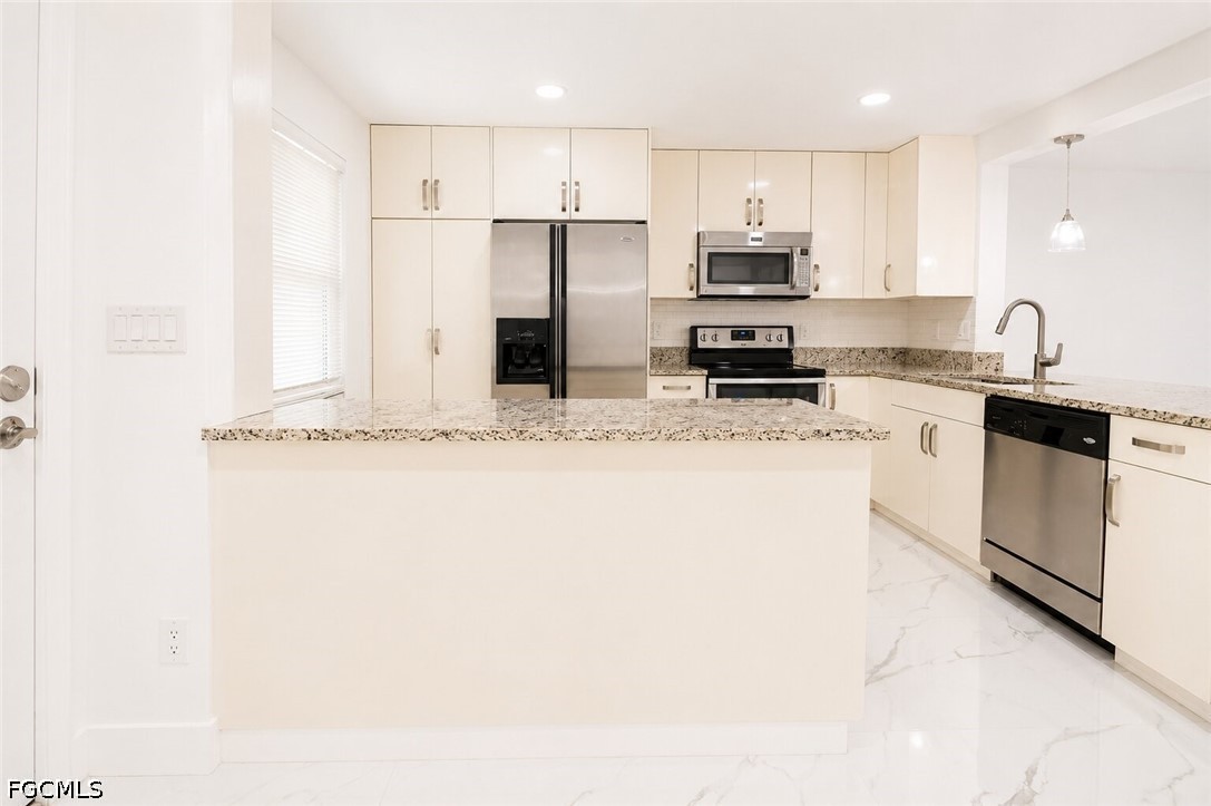 2504 SE 16th Place, Apt 104