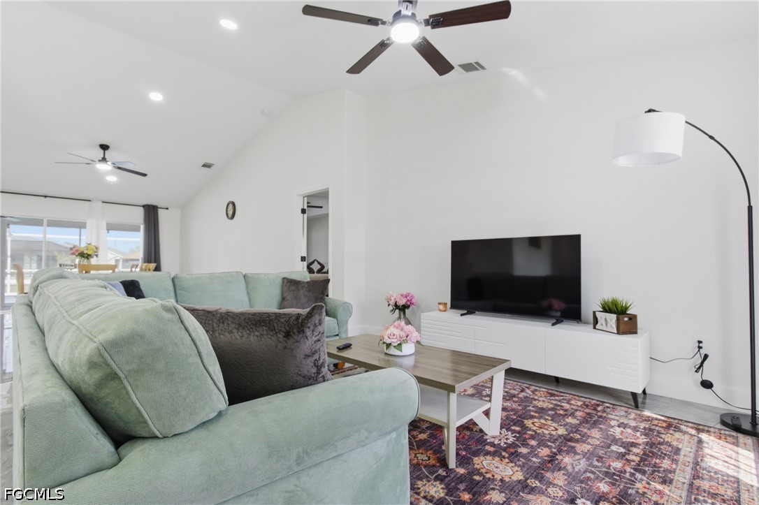 619 SW 26th Terrace