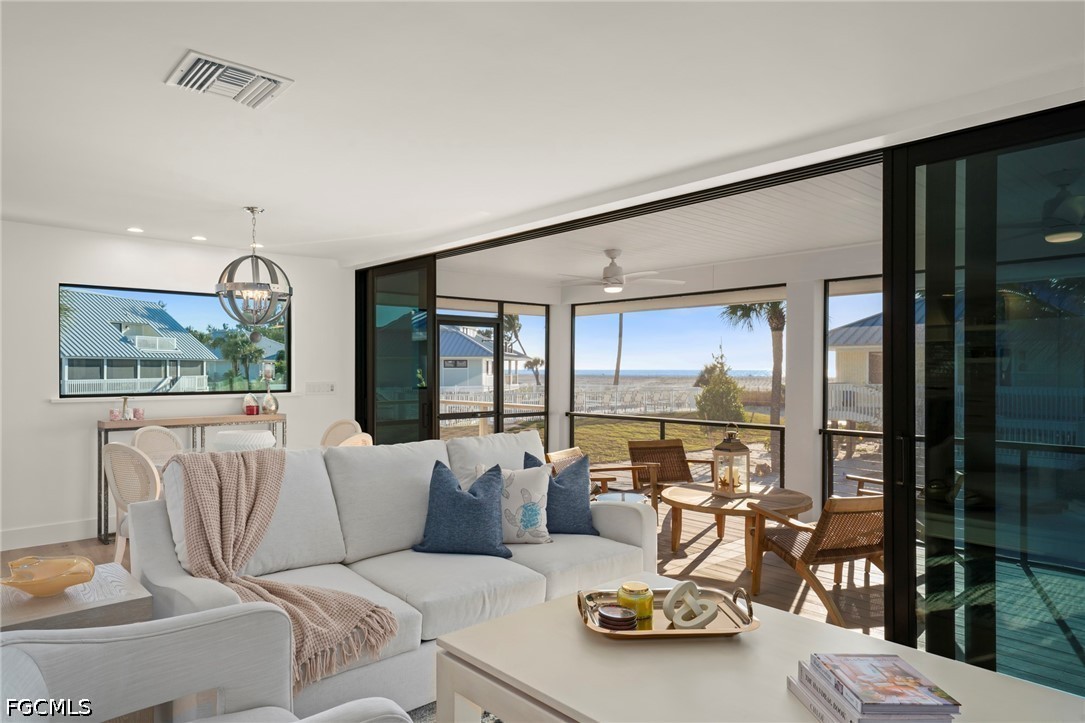 25 Beach Homes