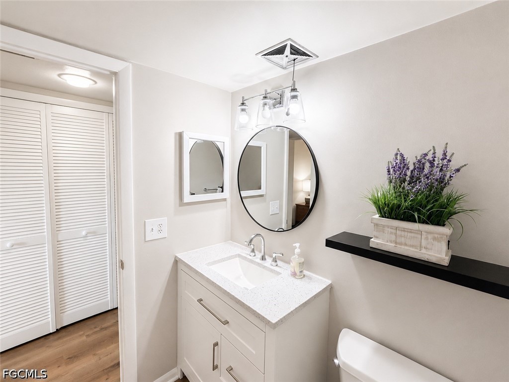 2079  Barkeley Lane, Apt 13