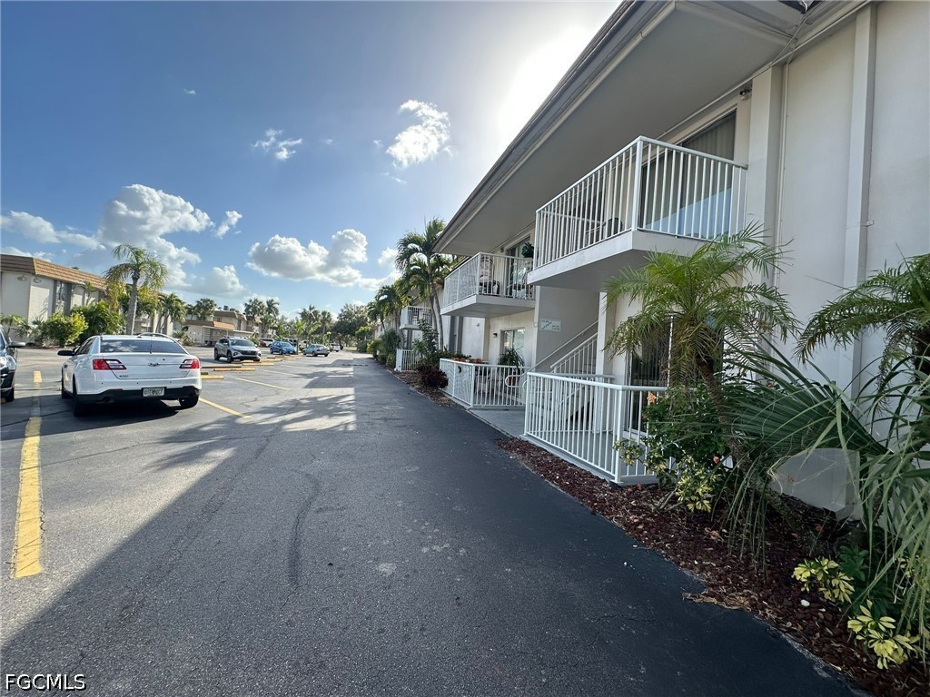 1830 Maravilla Avenue, Apt 210