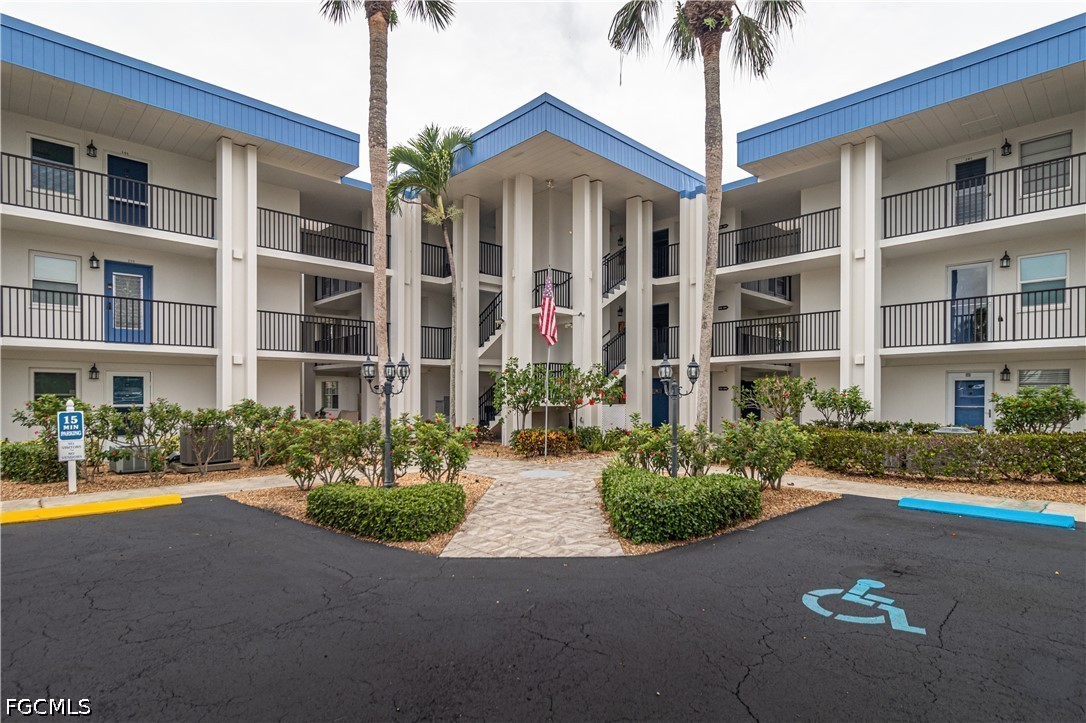 1828  Pine Valley Drive, Apartment 201