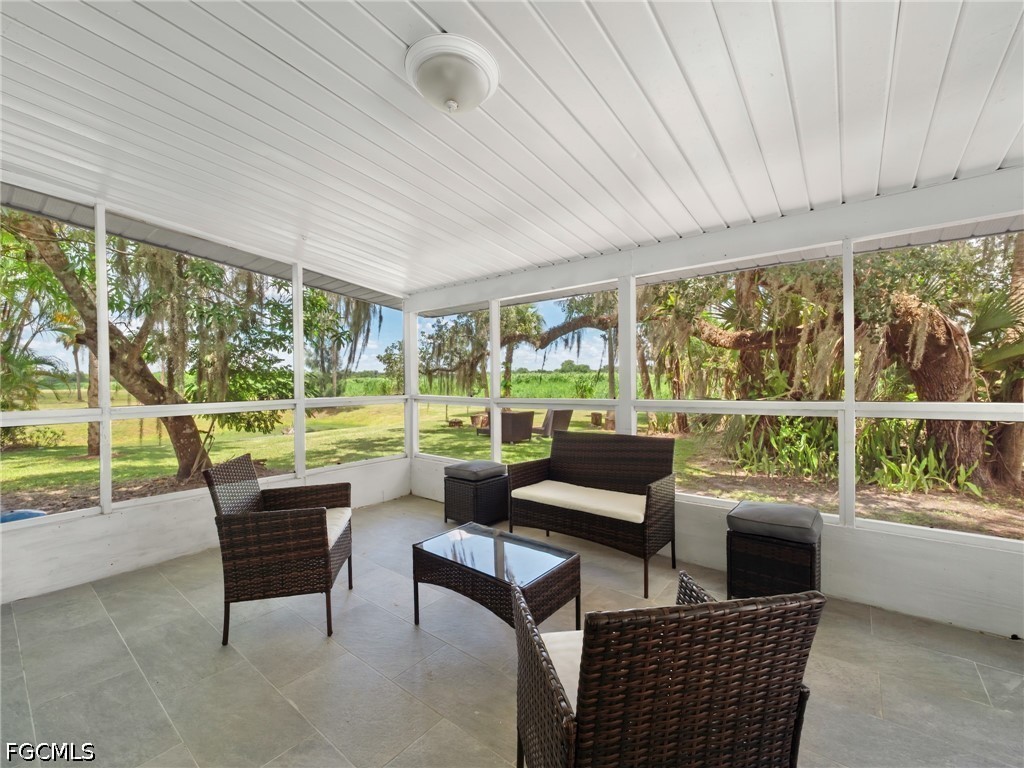 19481/483 S River Road