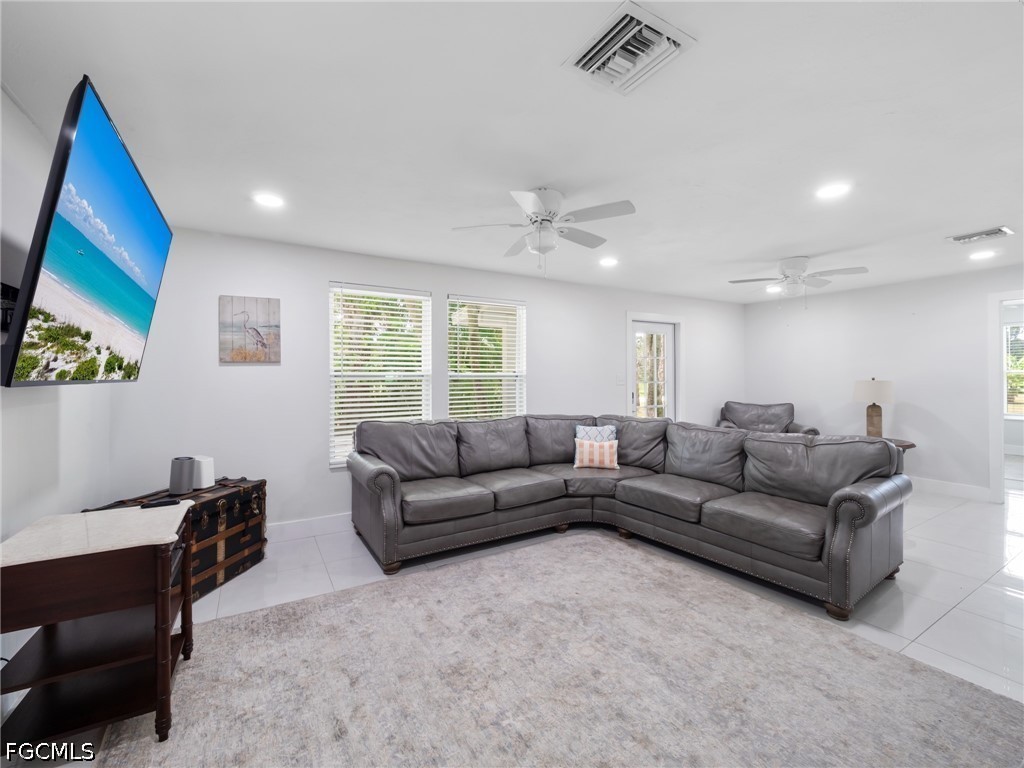 19481/483 S River Road
