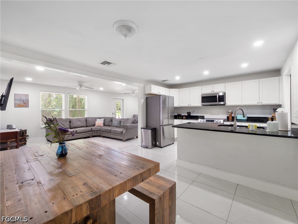 19481/483 S River Road