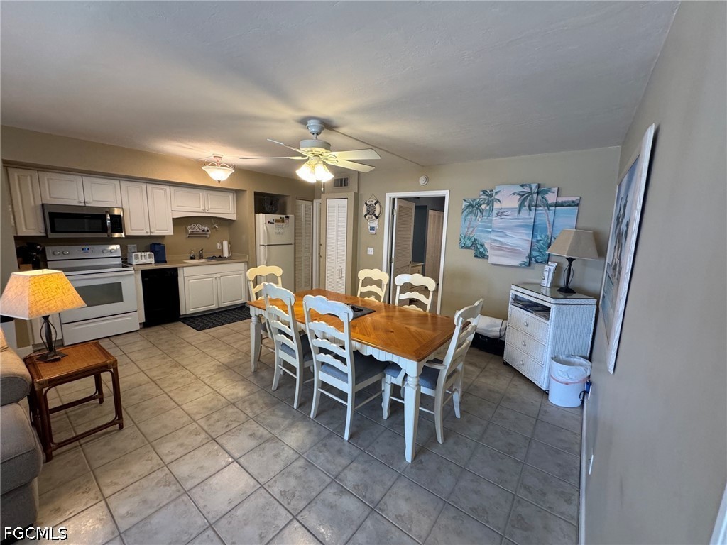 2550  Estero Boulevard, Apt 12