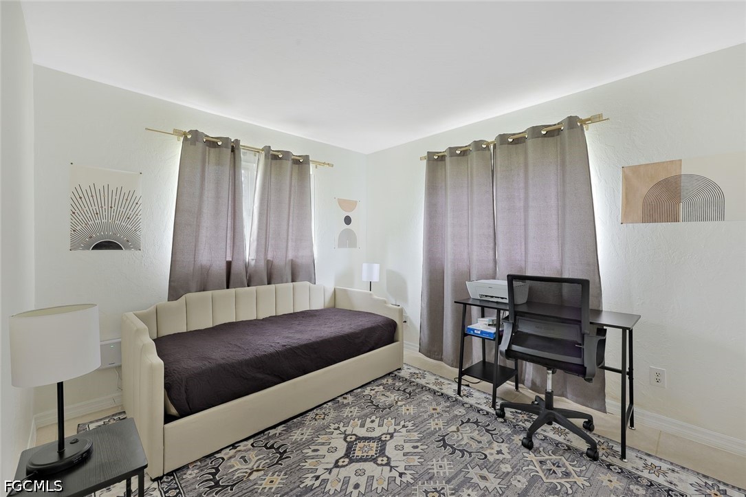 523/525 SE Van Loon Terrace