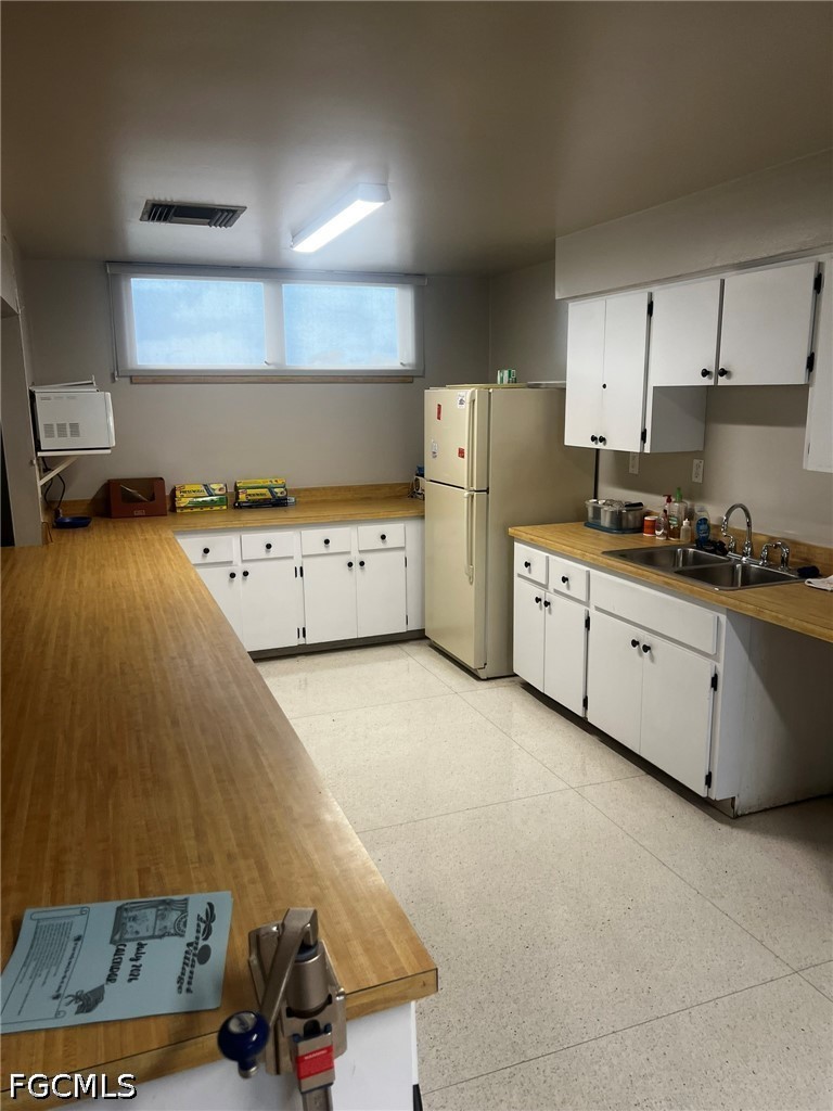 3357  Rainbow Lane