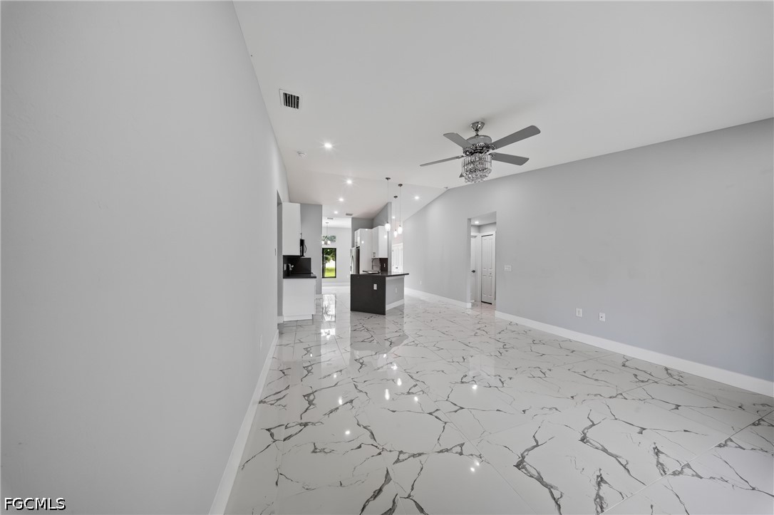 738 Sunrirse Boulevard