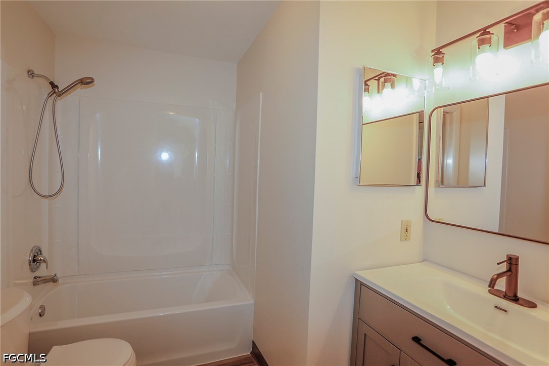 8061 Country Road, Apt 203