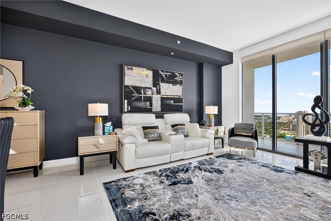3000  Oasis Grand Boulevard, Apartment MPH3