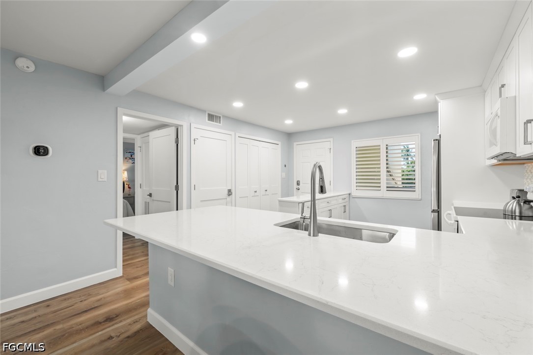 979 E Gulf Drive, Apt 242