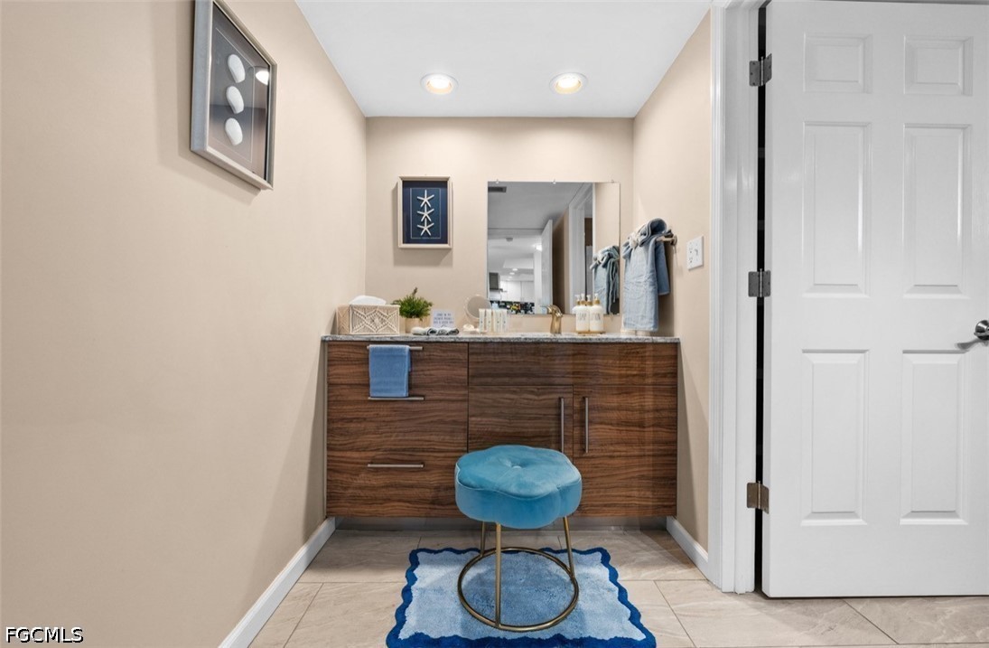 413 Augusta Boulevard, Apartment 302