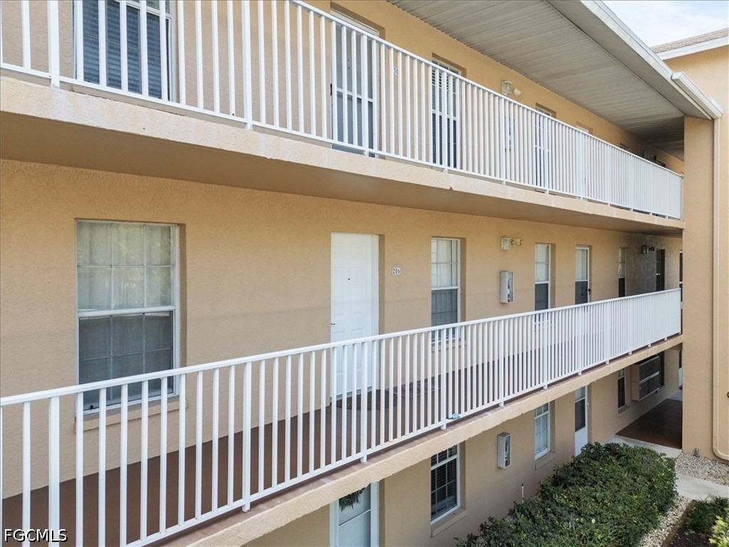 9660  Victoria Lane, Apartment 206