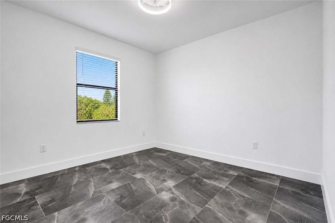 109/111  Harry Avenue