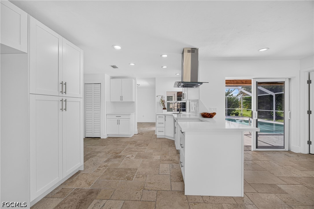 6049  Perthshire Lane