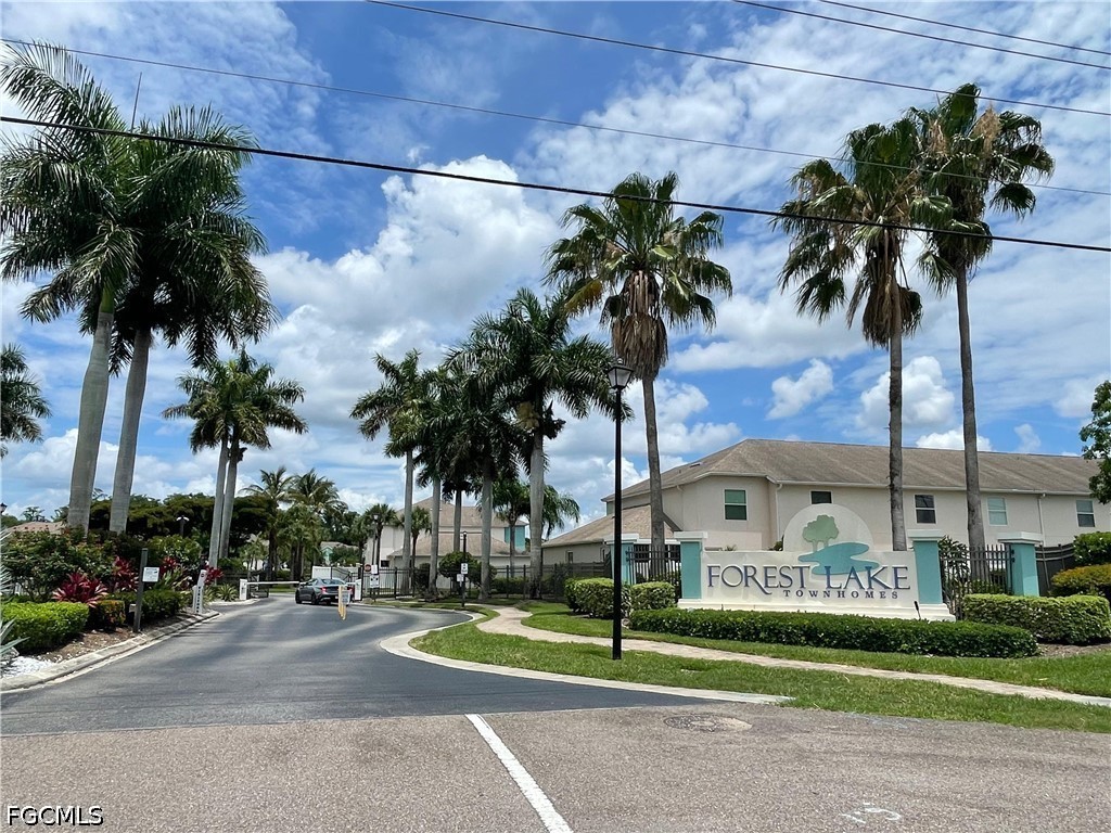 3637  Pine Oak Circle, Apt 105