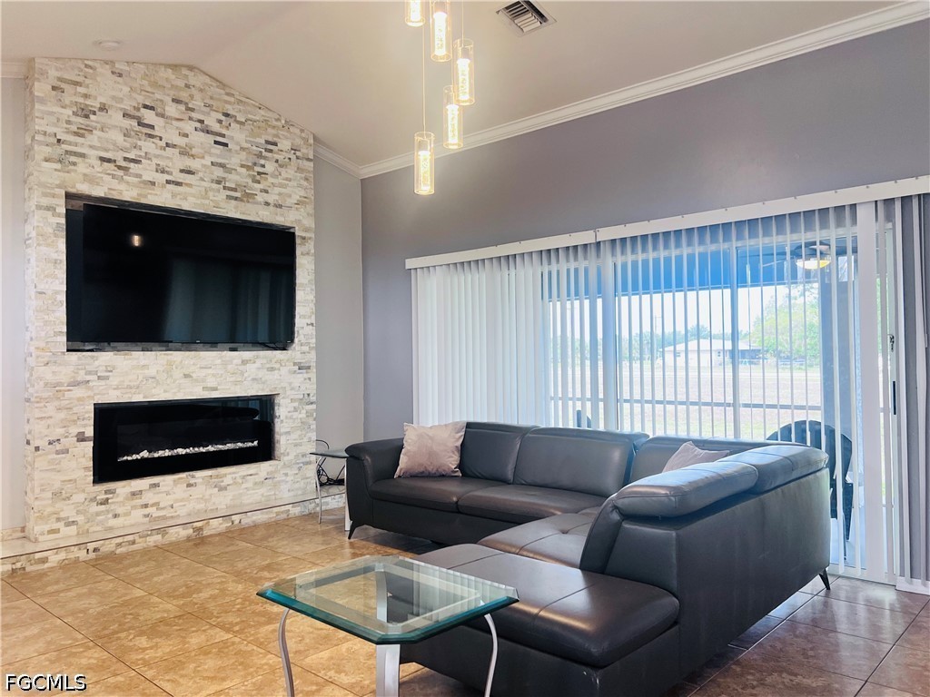 1906 SW 15th Place