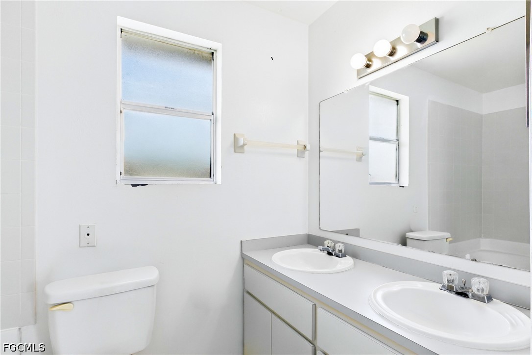325 NE 10th Street
