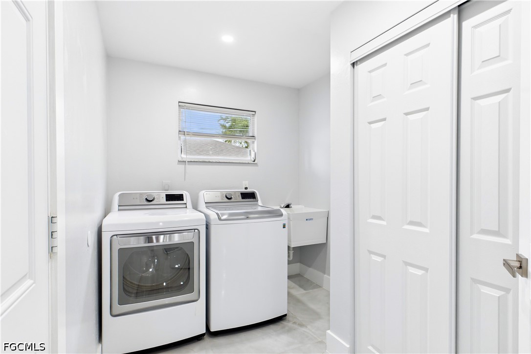 256 SE Santa Barbara Place