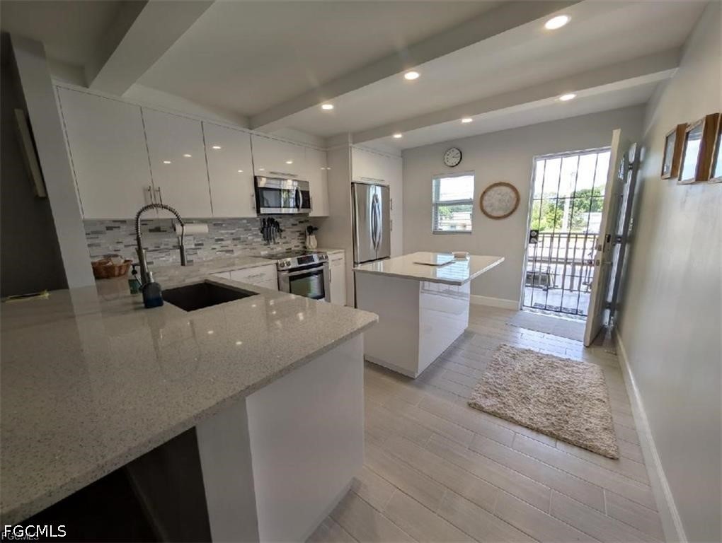 2111  Barkeley Lane, Apt 13